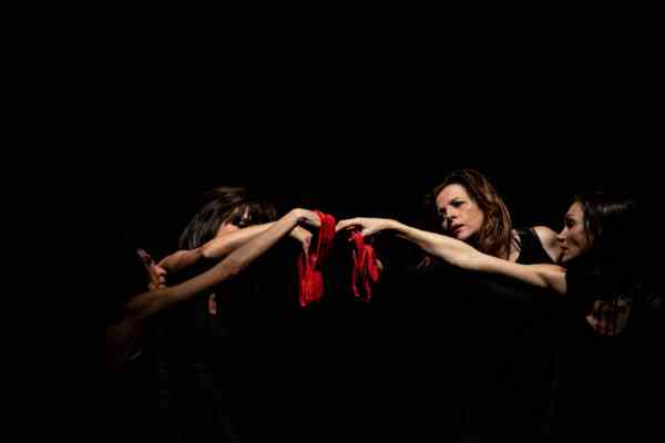 Carmagnola e rosso indelebile l'arte contro la violenza sulle donne