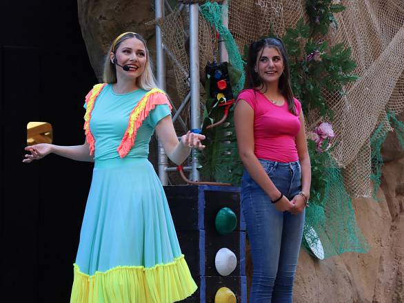 Grande festa per i 20 anni di zoomarine. sul palco nuovo show di carolina, la star dei bambini. tante divertenti sorprese, regali al pubblico e una maxi torta per un compleanno speciale.