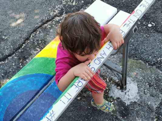 Torino panchine arcobaleno firmate artemixia per la giornata mondiale contro l’omo-bi-transfobia