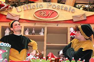 Apre l'ufficio postale di babbo natale al castello di lunghezza con gli elfi giocattolai