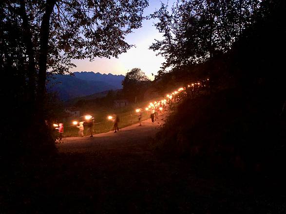 Tradizionale fiaccolata a pizzino in val taleggio