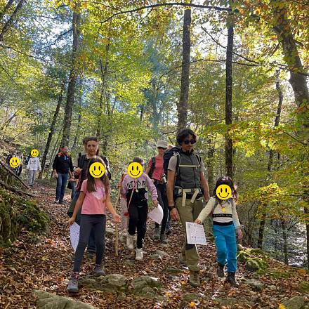 Badia di moscheta family trek in un paesaggio naturale mozzafiato