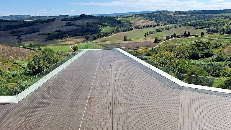 Peccioli il borgo e la madonna delle serre winetrek