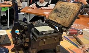 Due appuntamenti al salone del libro: letture al buio e ex libris, laboratorio tipografico