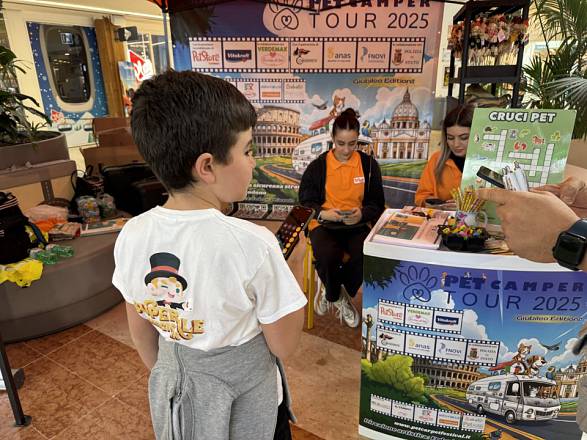 Ambiente, animali e un dono per il papa: il pet camper tour