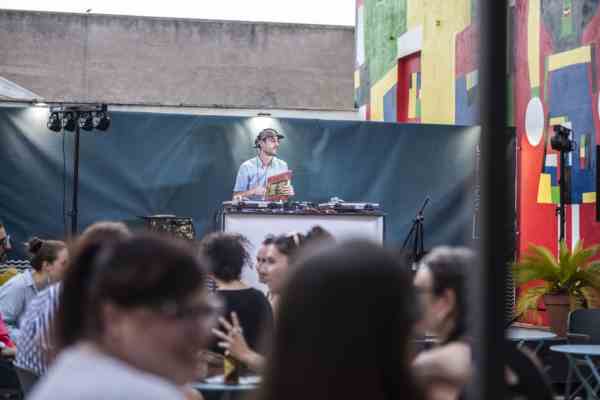 Wide sunset | arte e musica: andrea casciu, eloise gillow e elvis delmar