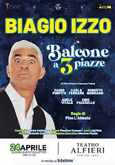 Biagio izzo in balcone a 3 piazze