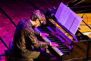 Massimo albanese : piano solo