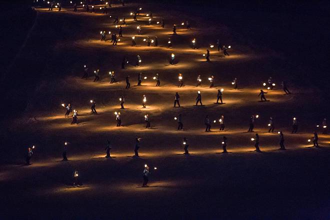 Fiaccolata dei maestri di sci di serrada