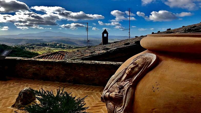 Nel mare delle crete della val d'orcia