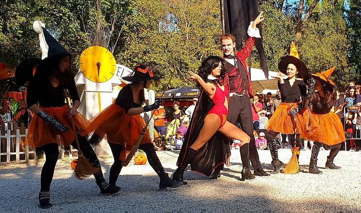 Rinnovare la promessa di matrimonio davanti a dracula? al castello di lunghezza per halloween anche l'amore è da paura!