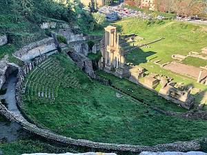 Le fonti di volterra e il palio dei caci