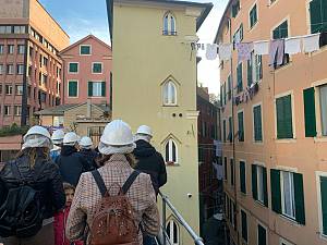 un'isola medioevale nel cuore di genova, visita accompagnata da casa colombo alle mura de