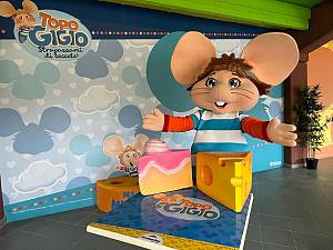 Topo gigio sbarca a zoomarine, con tante coccolose novita' e, in collaborazione con l'asse
